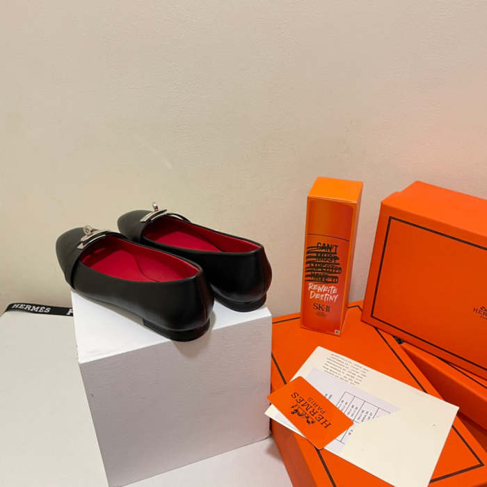 Women flat shoes ,size 35-40 ,with box, SS60-1570-1573