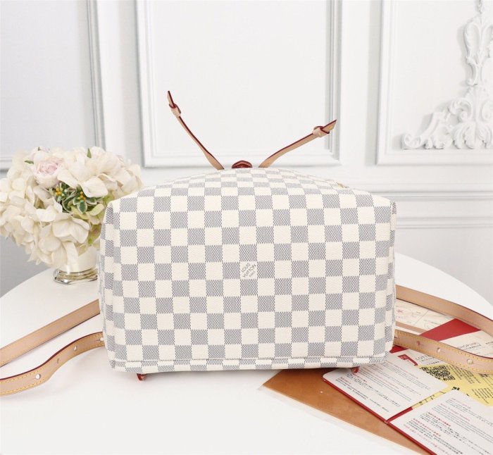 canvas and leatherbag ,top quality ,no box,with dust bag size 30-31-18cm,B110