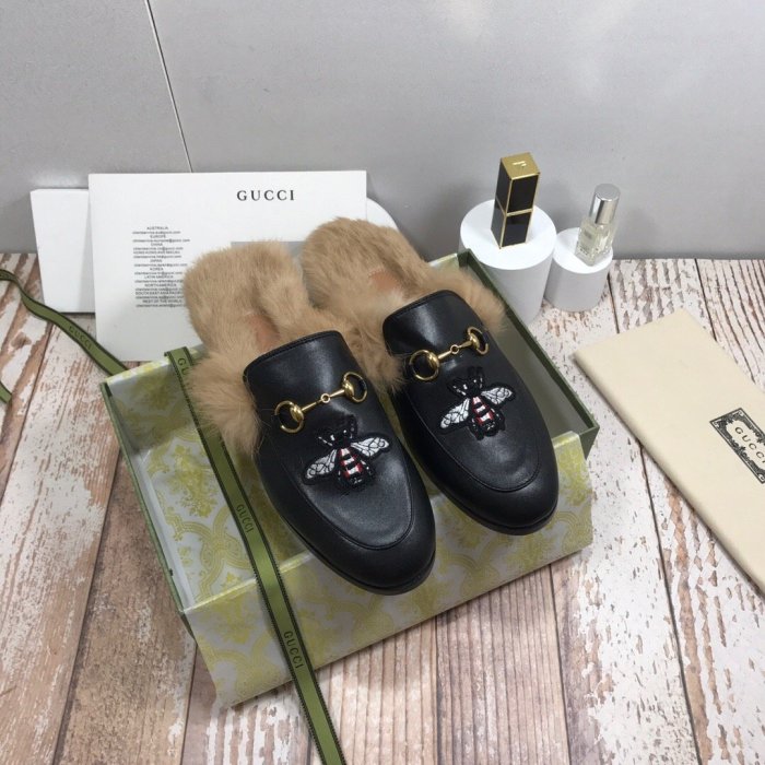 flat fur shoes, size 35-44, with box, SS70-815
