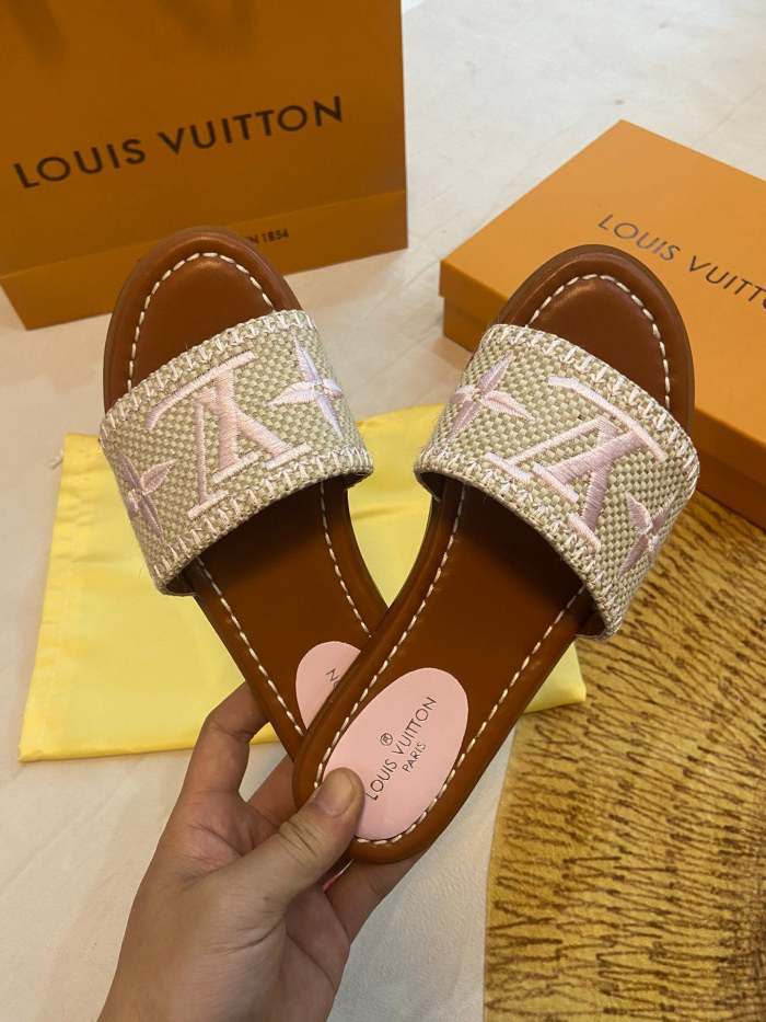 Flat leather sandals slippers , size 35-41 ,with box, SS50-920