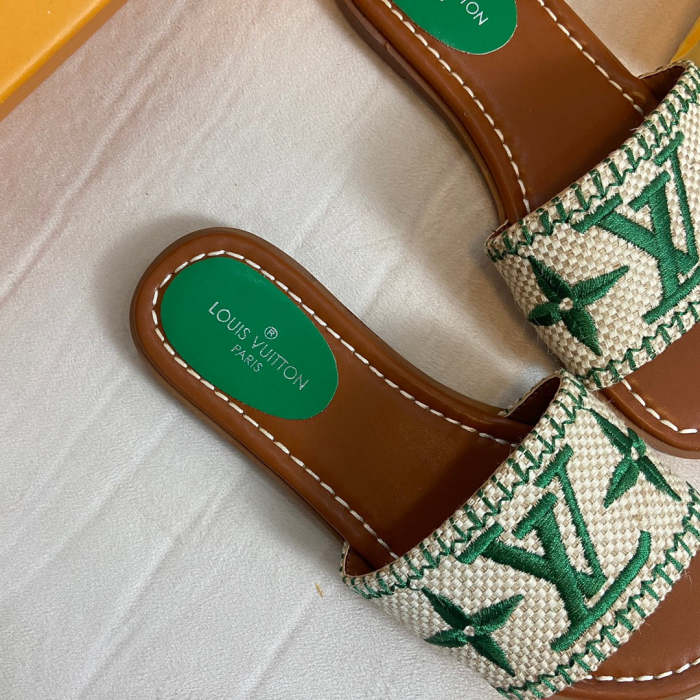Flat leather sandals slippers , size 35-41 ,with box, SS50-922