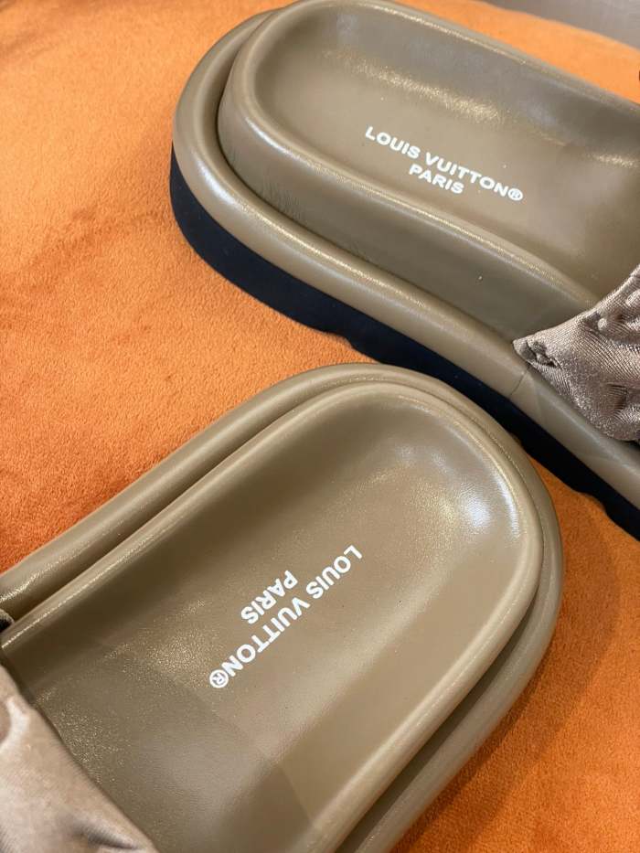Flat leather sandals slippers , size 35-41 ,with box, SS60-1454-1458
