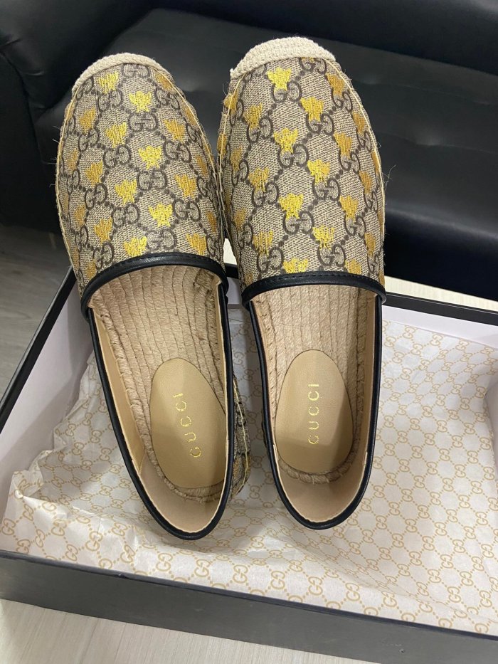 women flat shoes, size 35-41, with box ,  SS60-600