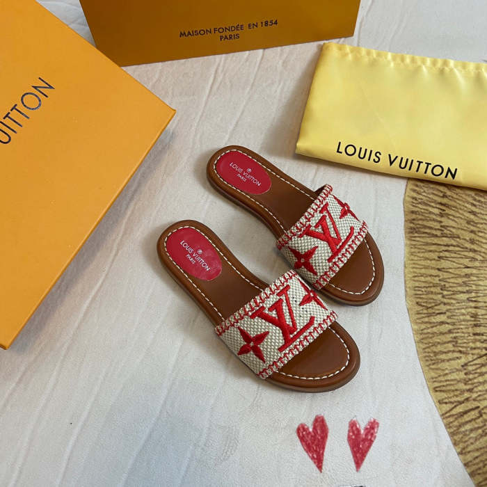Flat leather sandals slippers , size 35-41 ,with box, SS50-921