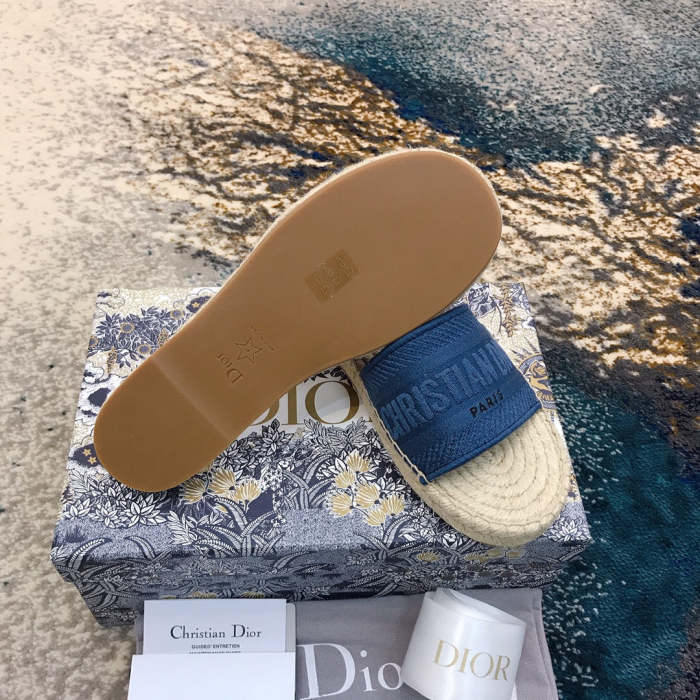 Flat sandals slippers , size 35-40 ,with box, SS60-1493-1497