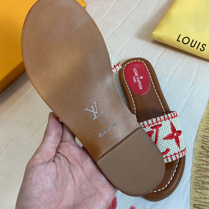 Flat leather sandals slippers , size 35-41 ,with box, SS50-921