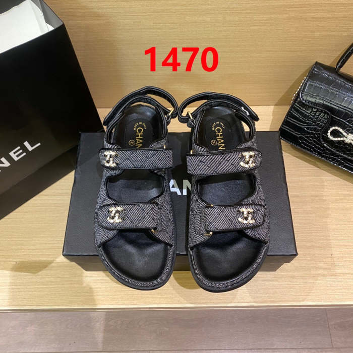 Flat leather sandals slippers , size 34-40 ,with box, SS60-1470