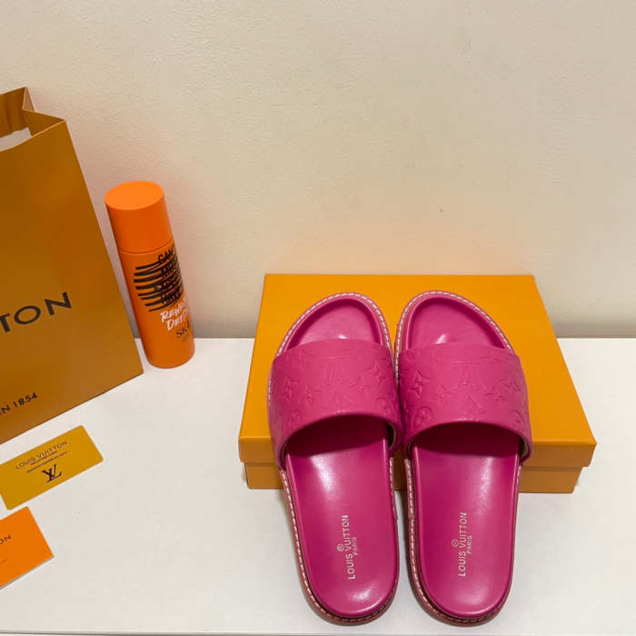 Flat leather sandals slippers , size 35-40 ,with box, SS50-940-942