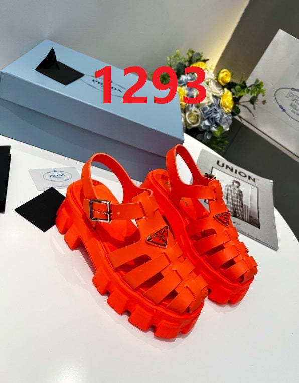 Flat sandals slippers , size 35-40 ,with box, SS70-1293