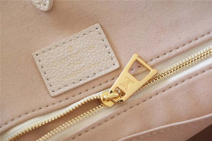 Leather bag ,AAAAA ,size 34*26*13cm,no box, B110-104