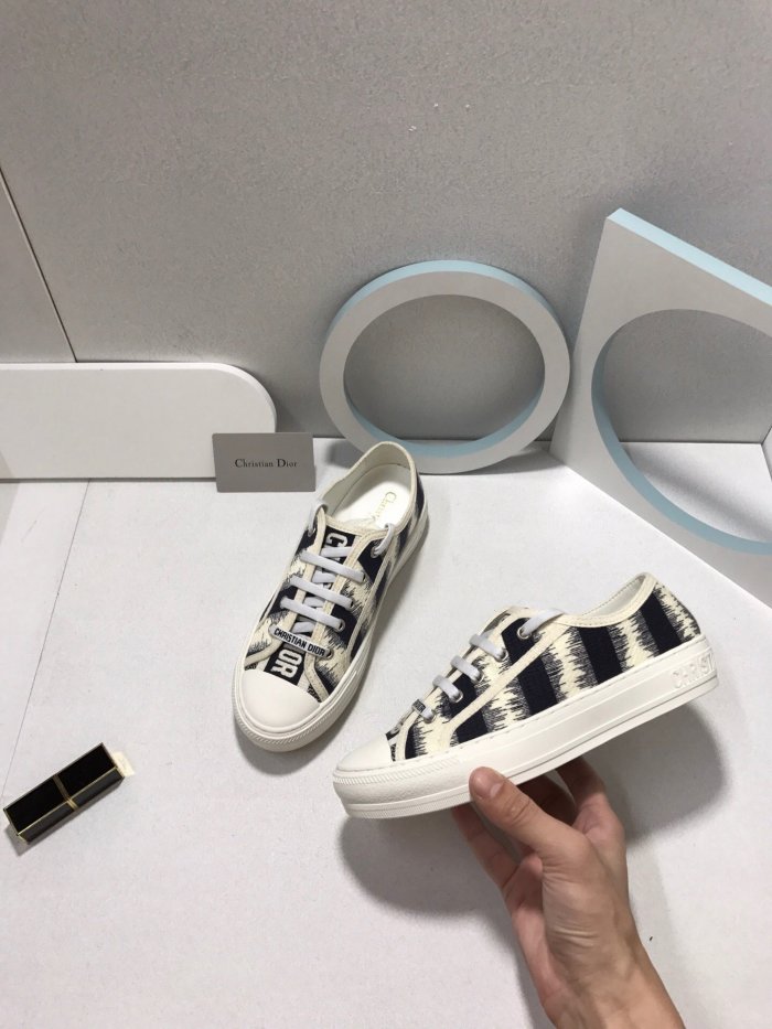 Women flat sneakers shoes, size 35-40, with box,  SS80-133-142