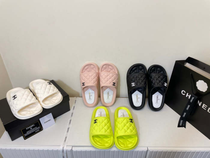 Flat leather sandals slippers , size 35-40 ,with box, SS50-953-956