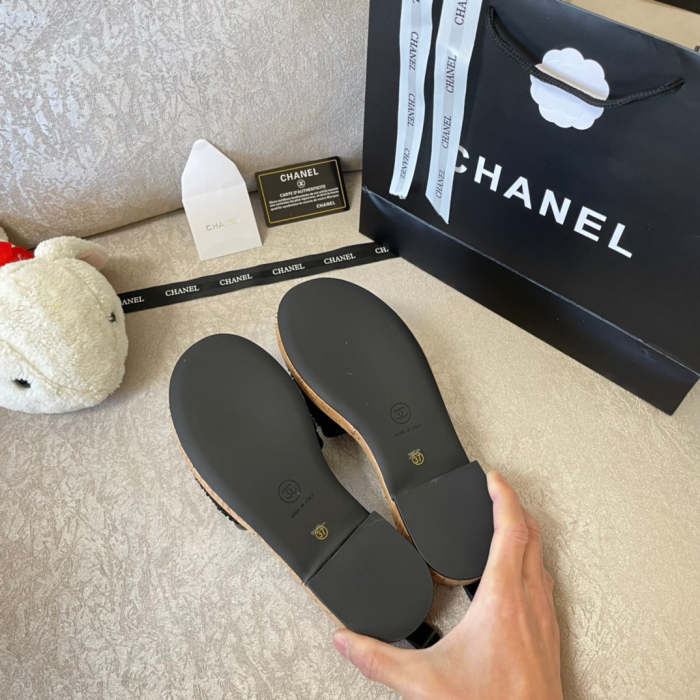 Flat leather sandals slippers , size 34-41 , with box, SS60-1345-1348