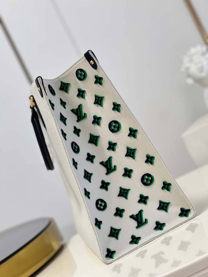 Waterproof canvas bag ,AAAAA ,size 41*34*17cm ,no box, B130-21