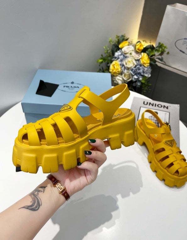 Flat sandals slippers , size 35-40 ,with box, SS70-1294