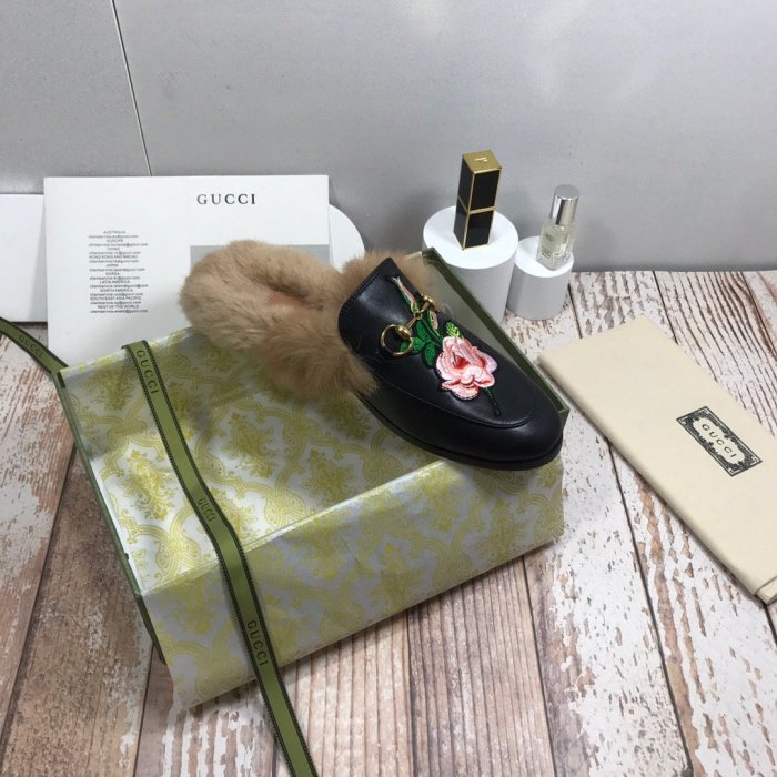 flat fur shoes, size 35-44, with box, SS70-816