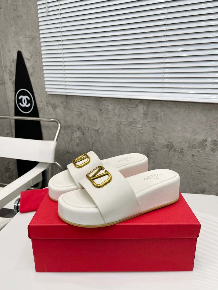 Flat leather sandals slippers , size 35-41 ,with box, SS60-1638-1642