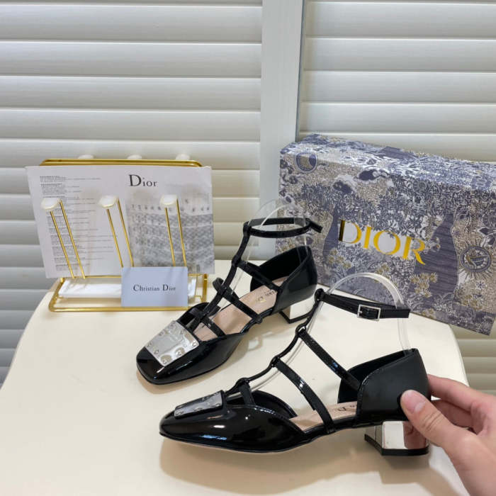 2022 new slippers,size 34-40,with box , SS70-1304