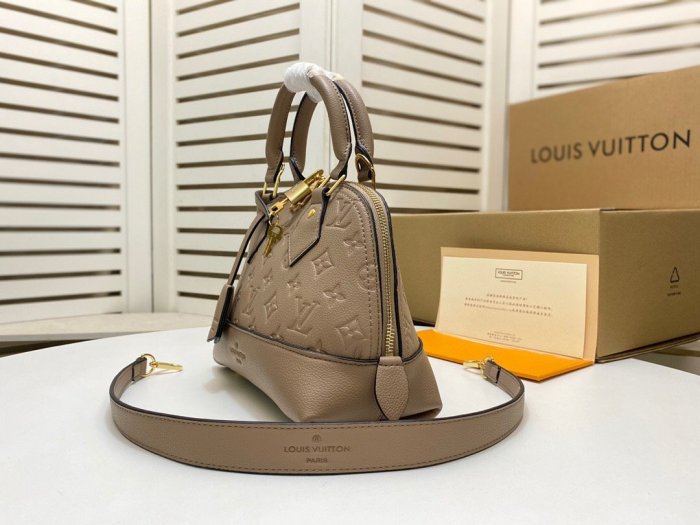 Leather Neo Aima BB bag ,AAAAA ,size 25x18x12cm,  B110