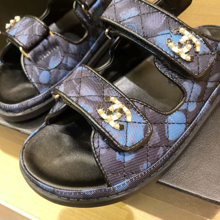 Flat leather sandals slippers , size 34-40 ,with box, SS60-1469