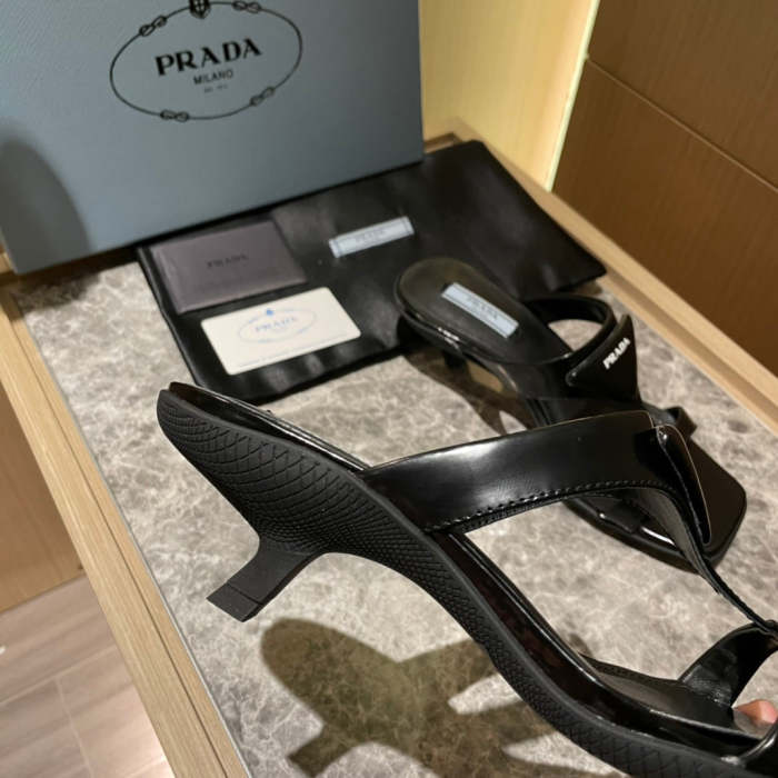 Flat leather sandals slippers , size 35-40 , with box, SS60-1384-1389
