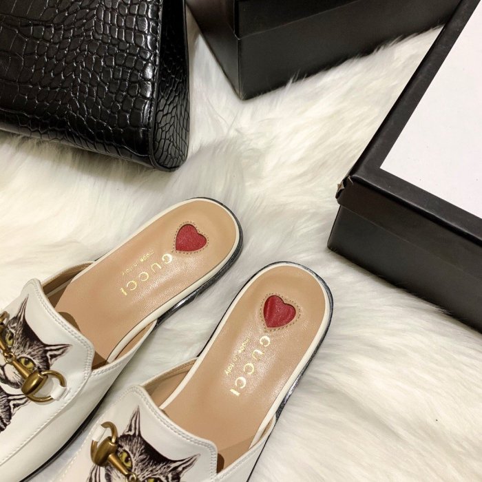 flat sandals slippers shoes  size 35-44, with box, SS60-773