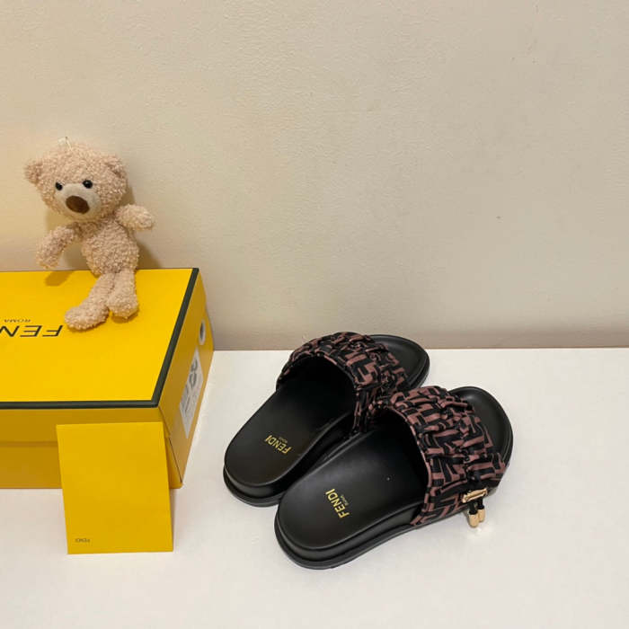 Flat leather sandals slippers , size 35-40 ,with box, SS50-924