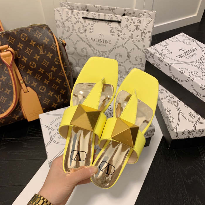 Flat leather sandals slippers , size 35-40 ,with box, SS50-967-972