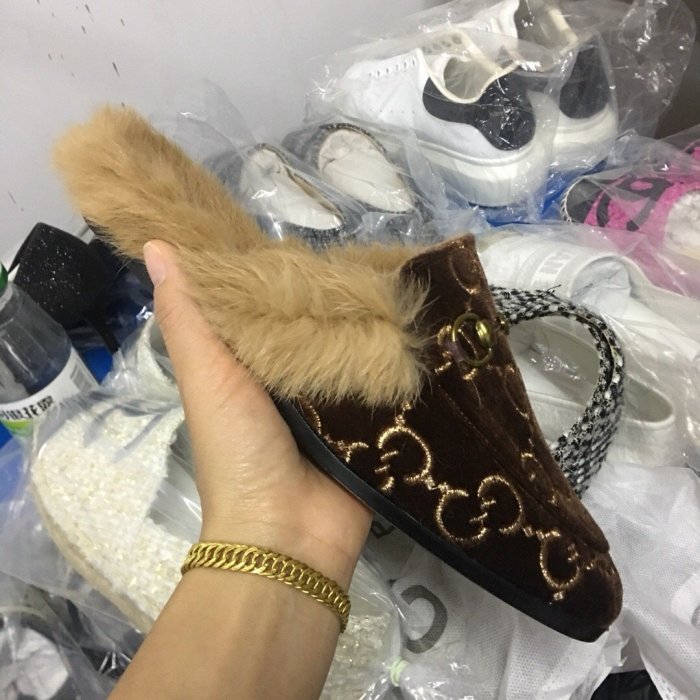 flat fur shoes, size 35-44, with box, SS70-277