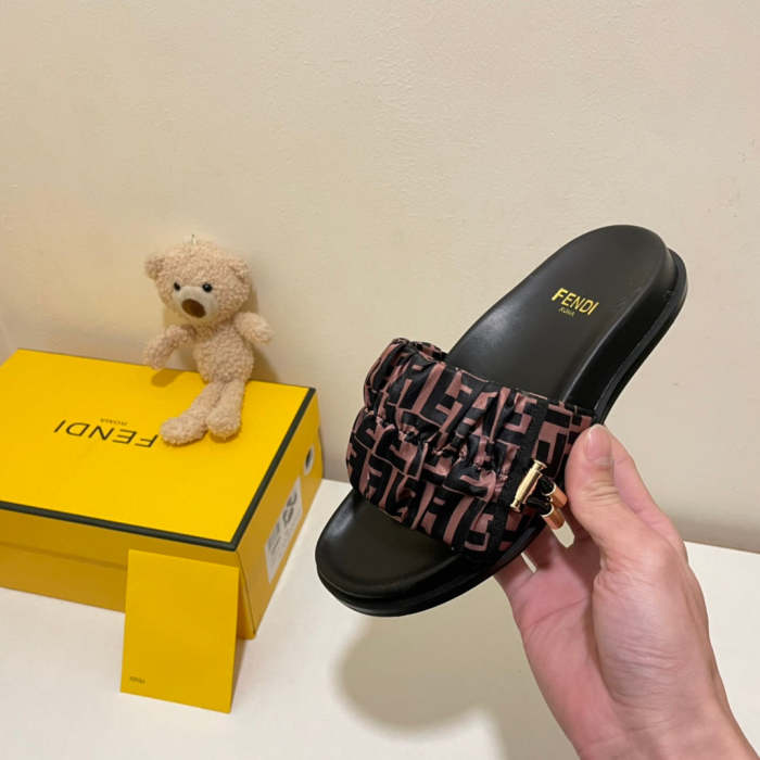Flat leather sandals slippers , size 35-40 ,with box, SS50-924