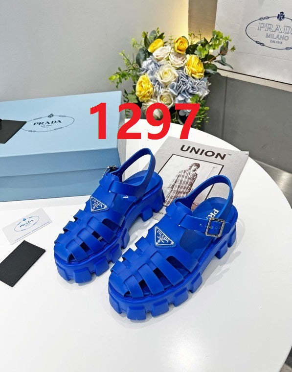Flat sandals slippers , size 35-40 ,with box, SS70-1297