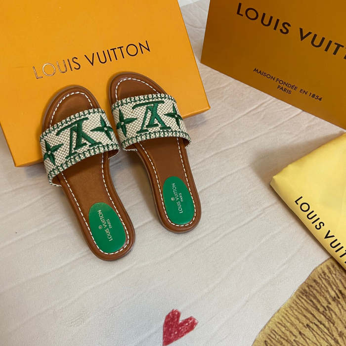Flat leather sandals slippers , size 35-41 ,with box, SS50-922