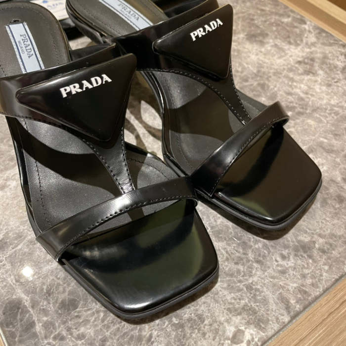 Flat leather sandals slippers , size 35-40 , with box, SS60-1384-1389
