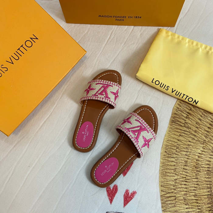Flat leather sandals slippers , size 35-41 ,with box, SS50-919
