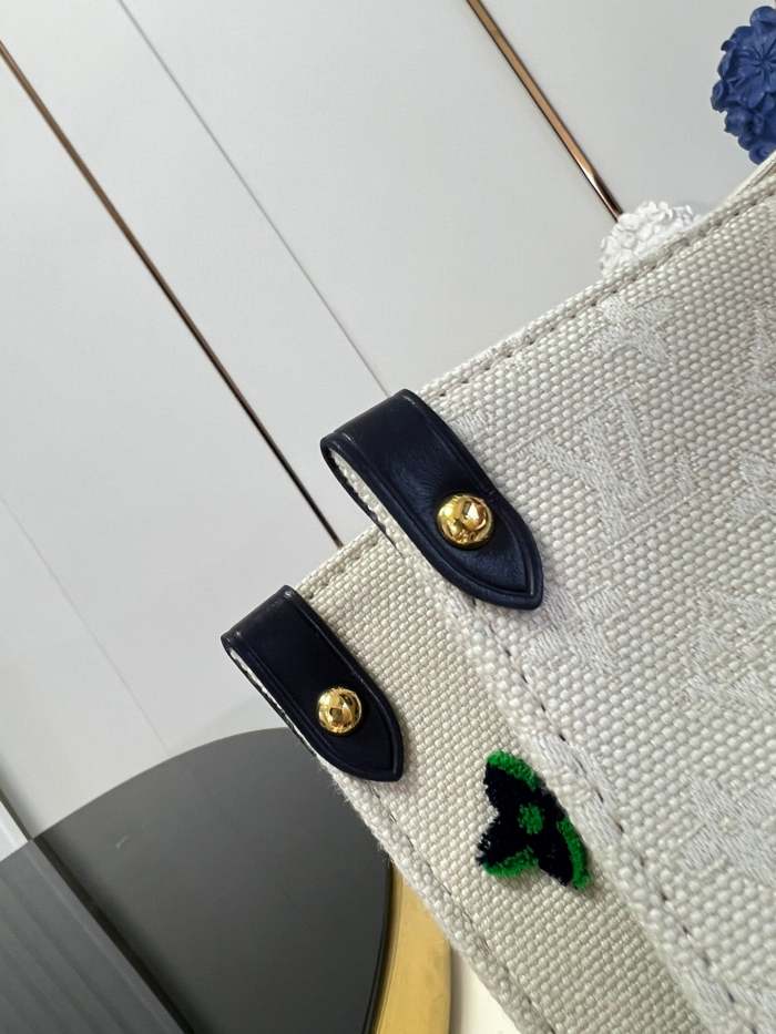Waterproof canvas bag ,AAAAA ,size 41*34*17cm ,no box, B130-21