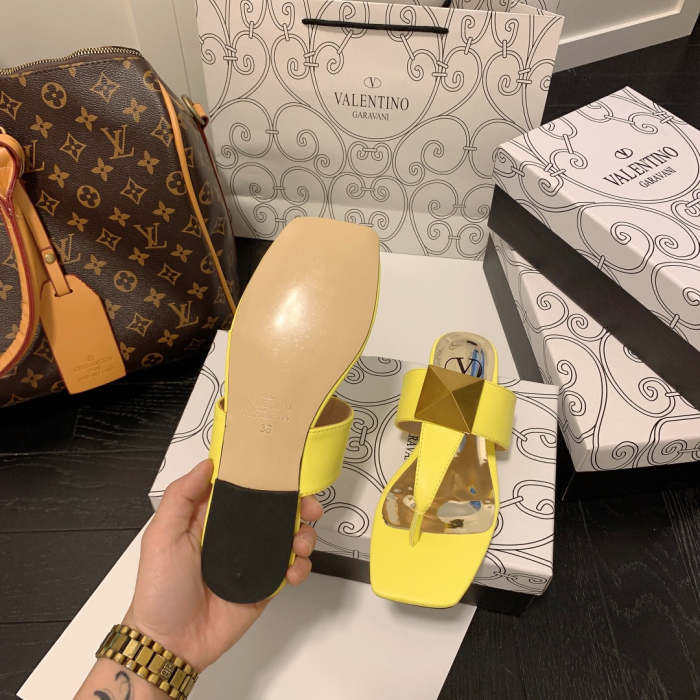 Flat leather sandals slippers , size 35-40 ,with box, SS50-967-972