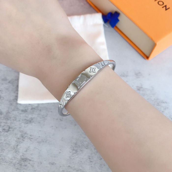 bracelet jewelry ,with box,  J25-1185