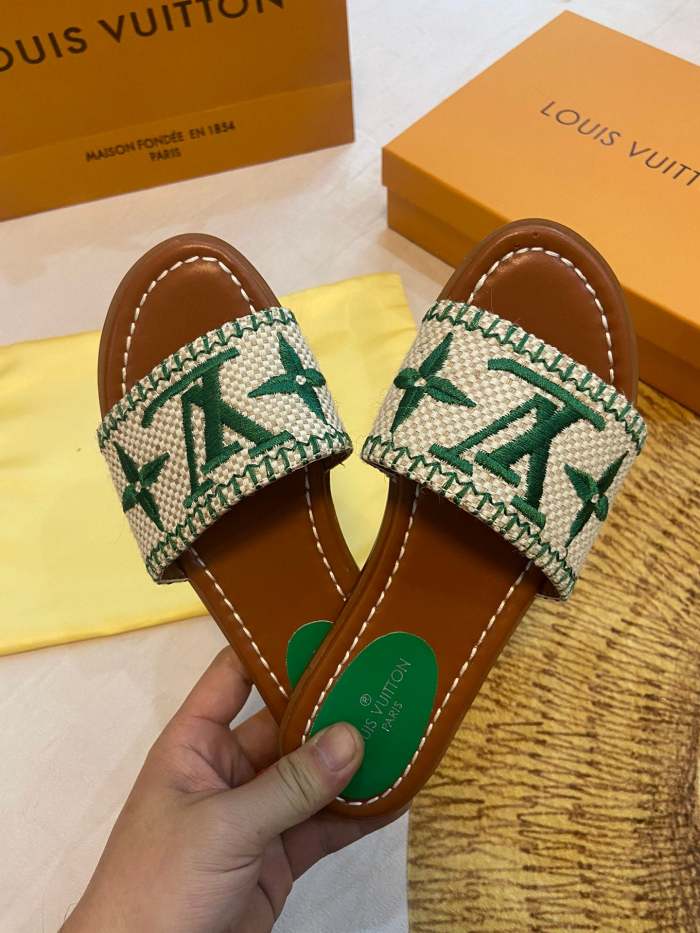Flat leather sandals slippers , size 35-41 ,with box, SS50-922