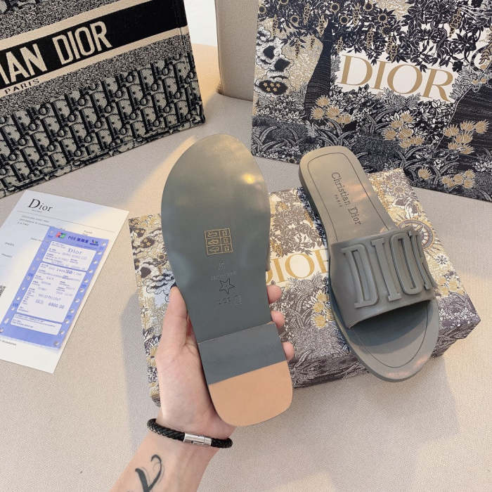 Flat leather sandals slippers , size 34-42 ,with box, SS50-1025
