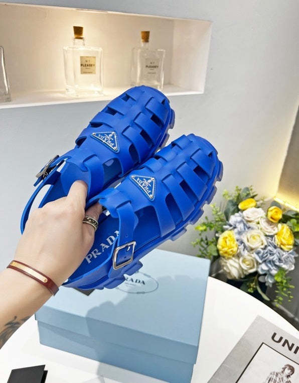 Flat sandals slippers , size 35-40 ,with box, SS70-1297