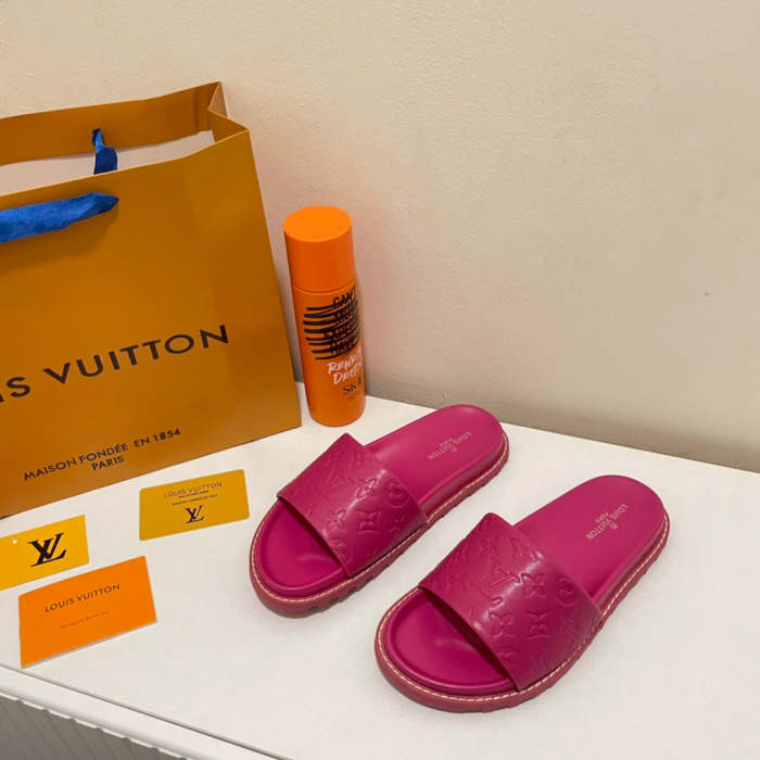 Flat leather sandals slippers , size 35-40 ,with box, SS50-940-942