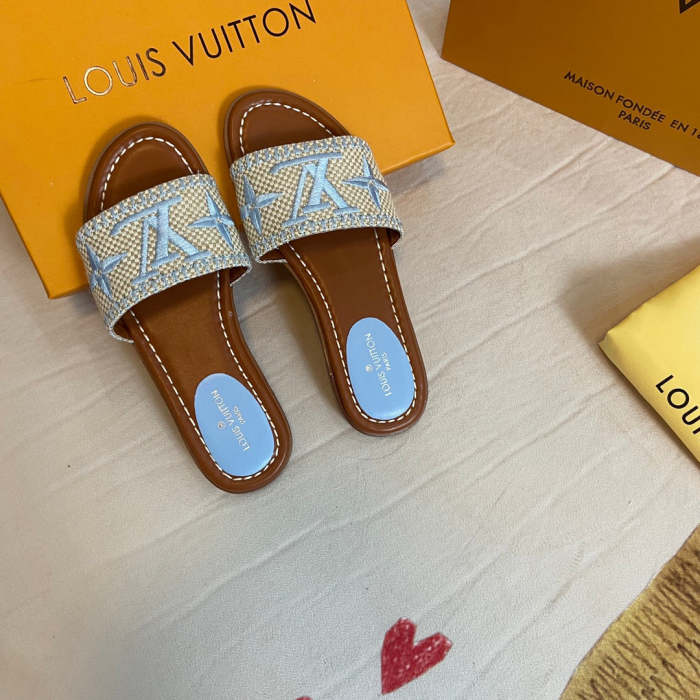Flat leather sandals slippers , size 35-41 ,with box, SS50-918