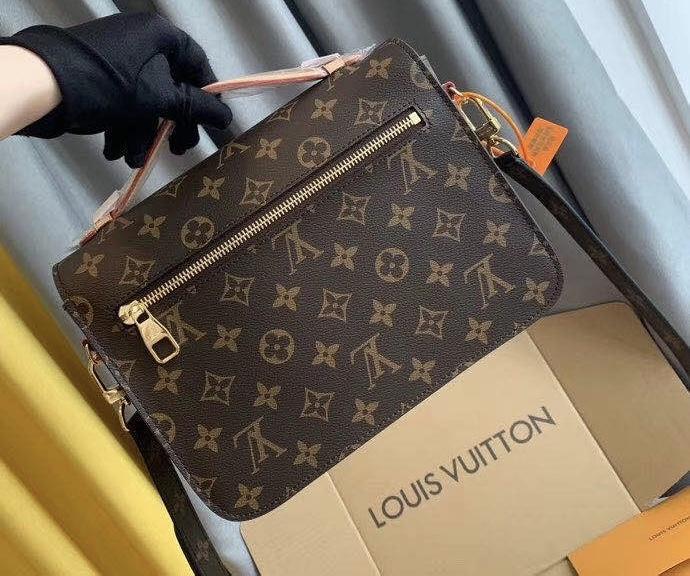 canvas and leather bag,top quality, no box,with dust bag size 25X19X9cm, B150-11