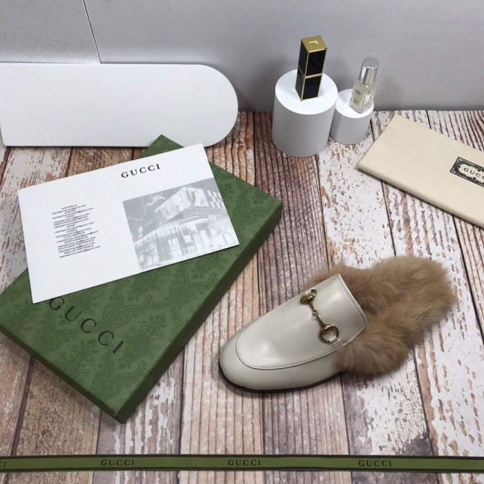flat fur shoes, size 35-44, with box, SS70-819