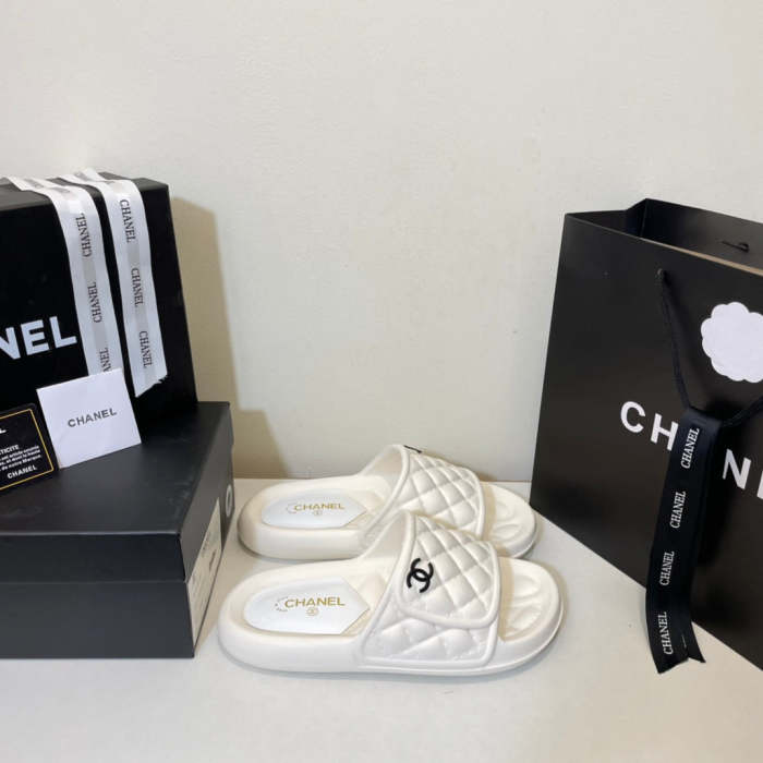 Flat leather sandals slippers , size 35-40 ,with box, SS50-953-956
