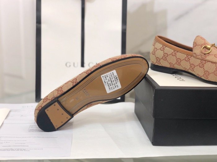flat shoes  size 35-44,with box, SS60-774