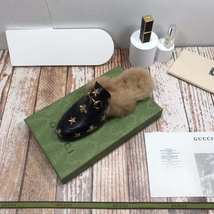 flat fur shoes, size 35-44, with box, SS70-813