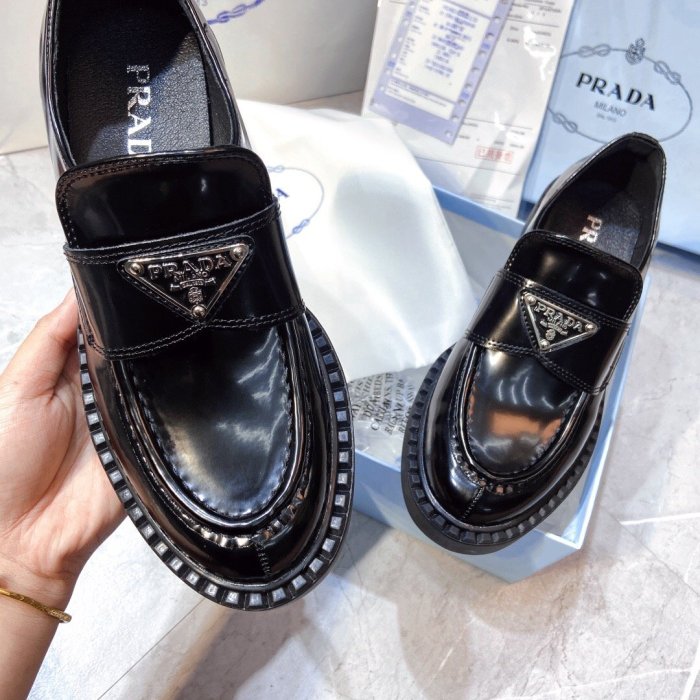 Women flat shoes, size 35-40  with box, SS60-880