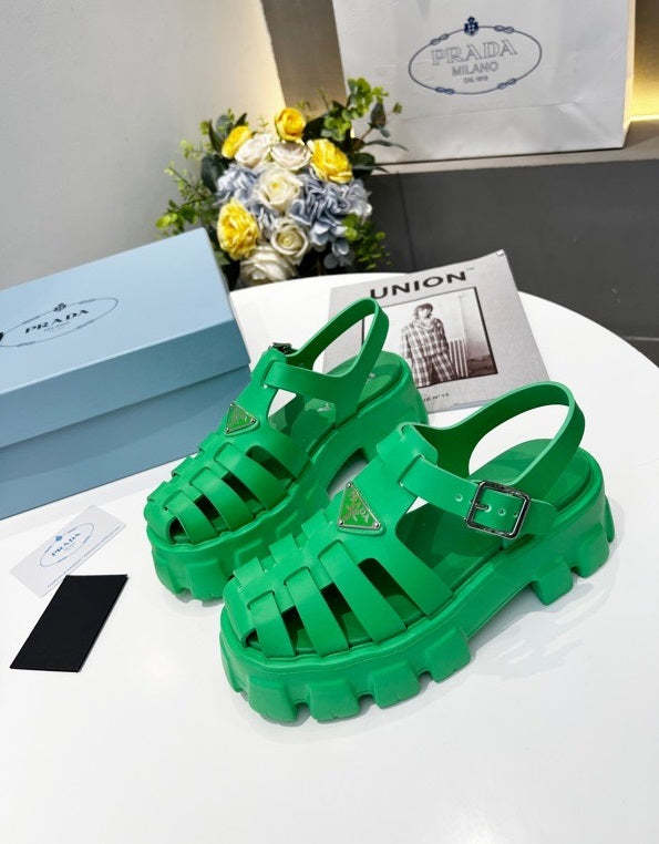 Flat sandals slippers , size 35-40 ,with box, SS70-1295