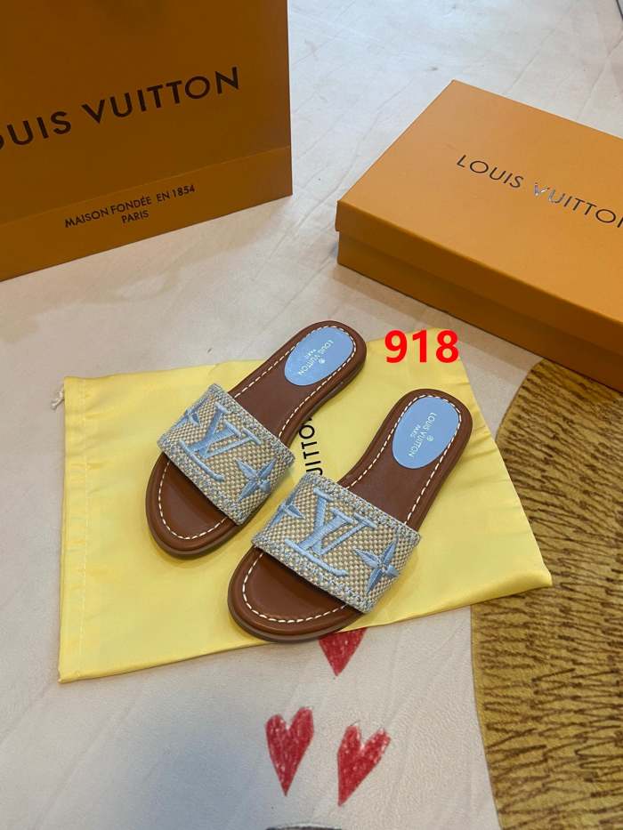 Flat leather sandals slippers , size 35-41 ,with box, SS50-918